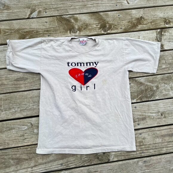 VINTAGE TOMMY Girl Heart embroidered tan tshirt Medium - Picture 1 of 8